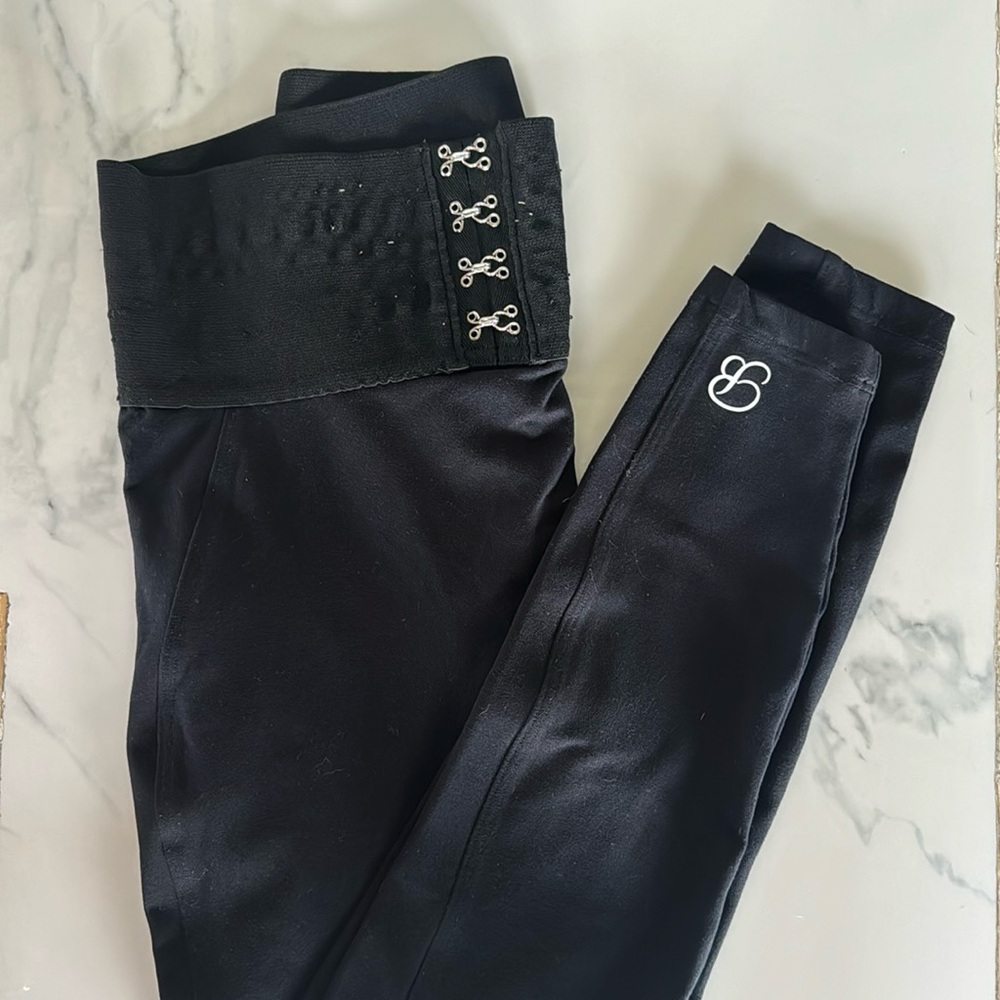 Bombshell cinch black leggings